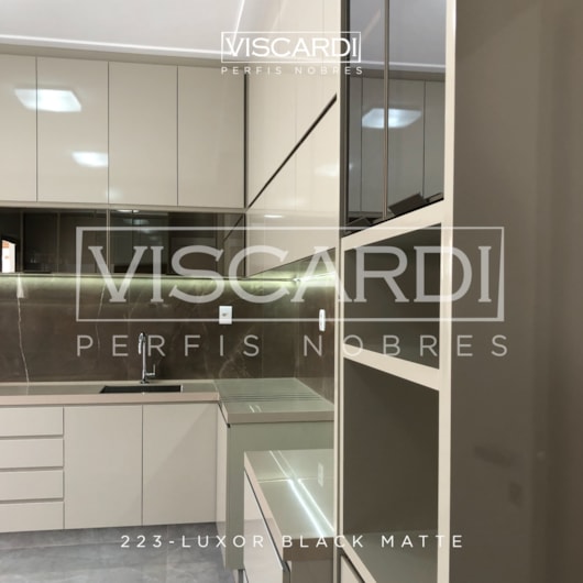 Acabamento Viscardi Para Parede Luxor 223 Black Matte Alumínio Anodizado - Imagem principal - 005b4d24-c54a-4b93-b12b-9978e49d9cf6