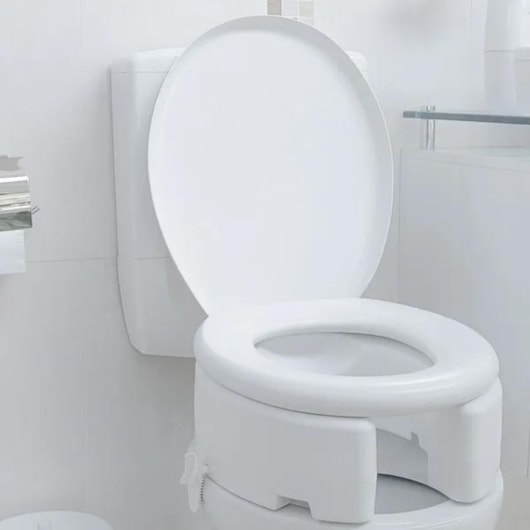 Assento Sanitário Elevado Com Trava Astra 13cm - Imagem principal - c24e9aa8-bef4-406c-8c18-1c9adc97e604