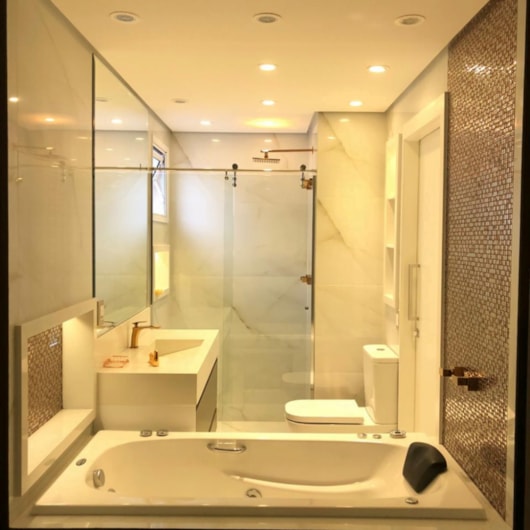 Banheira Acrílica Individual Tulipacril Standard 165x80cm Com Hidromassagem Ouro Fino - Imagem principal - 34f3c200-09d3-4518-8320-264d4ad179a4