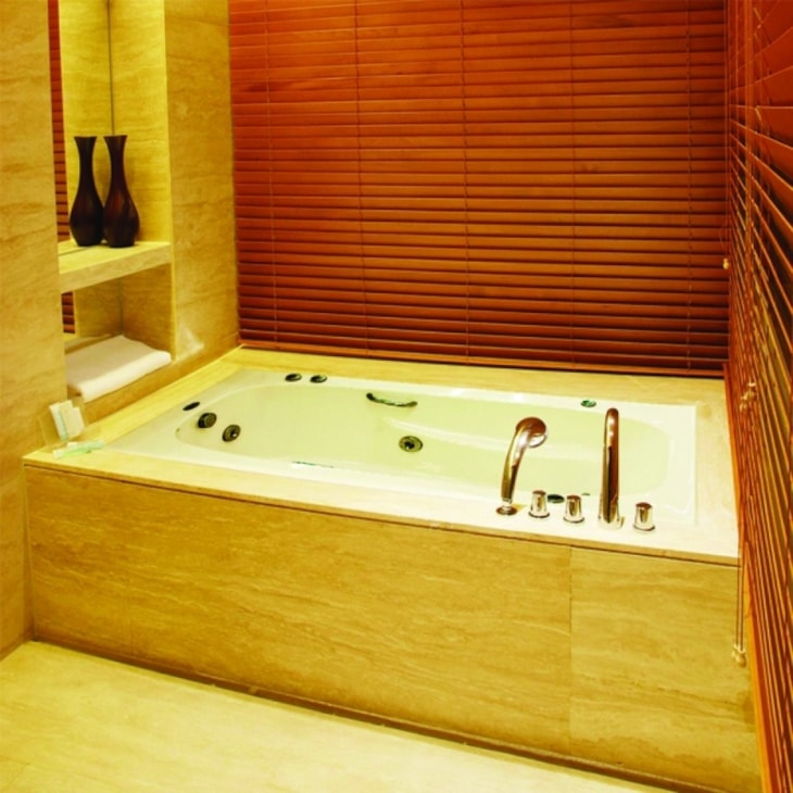 Banheira Com Hidromassagem Tulipacril Standard Ourofino 130x75x40 cm