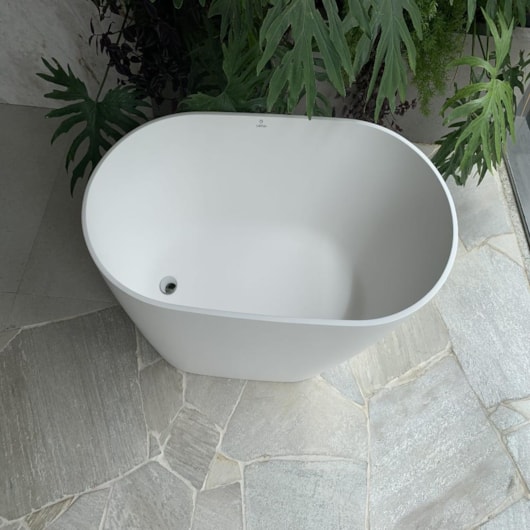 Banheira De Imersão Duramatt Ilhéus Branco Fosco Acetinado Com Válvula Click Preto Fosco Sabbia - Imagem principal - a47bbae6-9767-453f-bd38-f2dc2e14f0a5