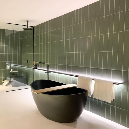 Banheira De Imersão Duraquartz Sampa Preto Granito Com Válvula Click Preto Fosco Sabbia - Imagem principal - 30162f4f-0de2-4f2a-a8bc-4a1b04183e0a