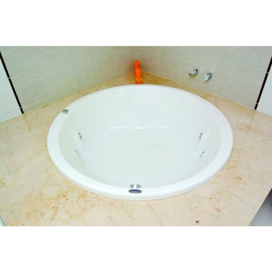 Banheira Redonda Acrílica Vitoriacril Premium 150x43cm Com Hidromassagem Ouro Fino - Imagem principal - 5c4e6b01-399b-498c-84d3-3431504ec59a
