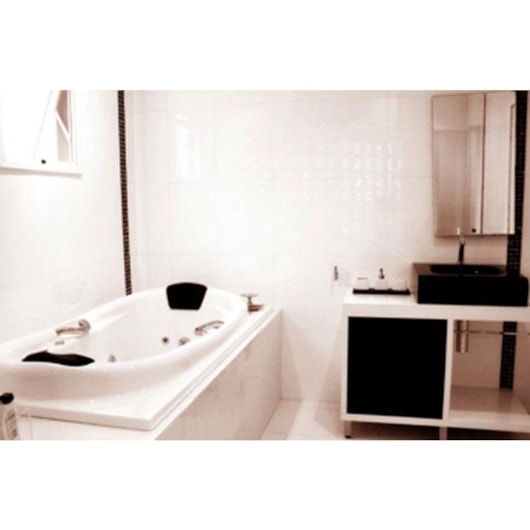 Banheira Semioval Acrilnew Standard 176x95cm Com Hidromassagem Ouro Fino - Imagem principal - 622cb83b-73c5-47e4-9b19-c1c9f4f2641b