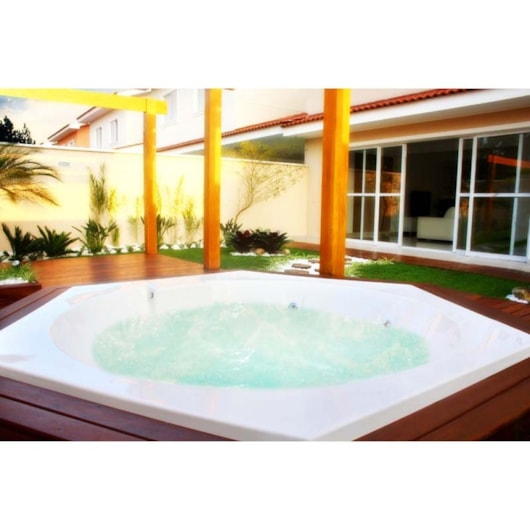 Deck De Madeira Sextavado Para Spa Therma Com Escada Ouro Fino - Imagem principal - 2cdea5f1-3420-4855-8255-b3adc71317a3