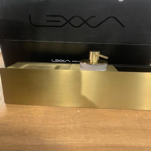 Dispenser De Sabão Para Canal Ouro Escovado Lexxa - Imagem principal - ac8f05b2-0439-46f3-bd76-22e9d123ba6e