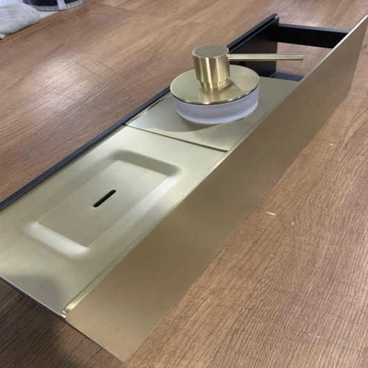 Dispenser De Sabão Para Canal Ouro Escovado Lexxa - Imagem principal - b8ea1baa-d1ca-4e3b-a7e3-18b172e9b5a7