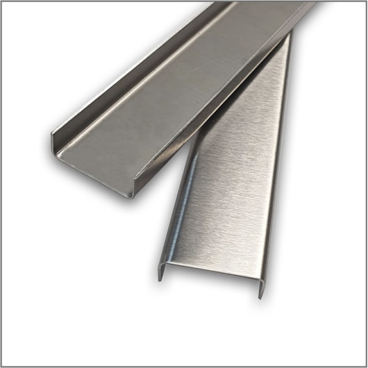 Filete Em Inox Escovado Mozaik  1x3x120cm - Imagem principal - 14c41fb9-9ef8-48a2-b5a4-b1c17ed0e9f2