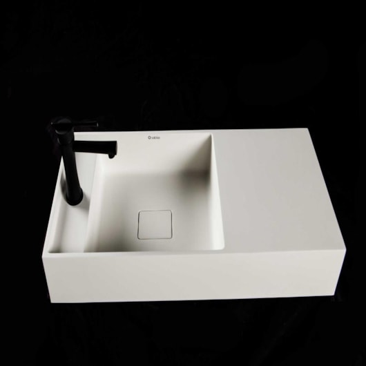 Lavatório Duramatt Direito Com Textura Friso Arles Branco Fosco Acetinado Apoio Sabbia - Imagem principal - 9b7f589d-6d17-4196-bbad-e19db70781d9