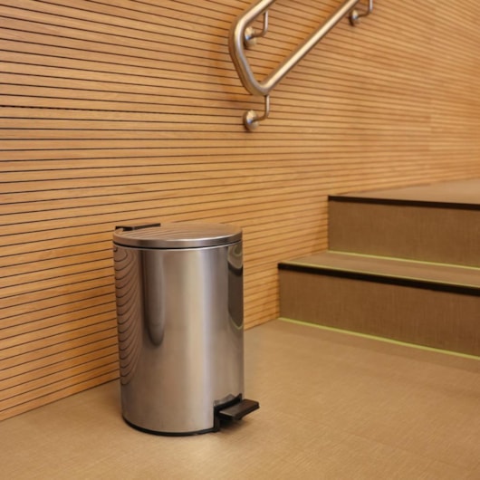 Lixeira Em Aço Inox Com Pedal Balde Interno Loop Polido Tramontina 12L - Imagem principal - 0f00f5c6-1345-48af-ae19-d441847e323d