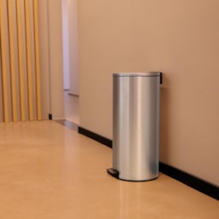 Lixeira Em Aço Inox Com Pedal Balde Interno Loop Polido Tramontina 30L