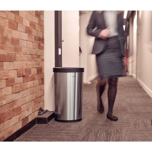 Lixeira Inox Molise sem Tampa com Acabamento Scotch Brite Base e Aro em Polipropileno 50 L Tramontina - Imagem principal - 0664a1b1-d50a-4f4a-b218-ab1ed68931d4