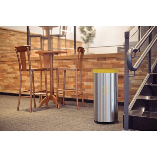 Lixeira Inox Piemonte com Acabamento Scotch Brite e Tampa Basculante Amarela em Polipropileno 40 L Tramontina - Imagem principal - 0c719764-7604-4e34-ab23-65ec315f90ab
