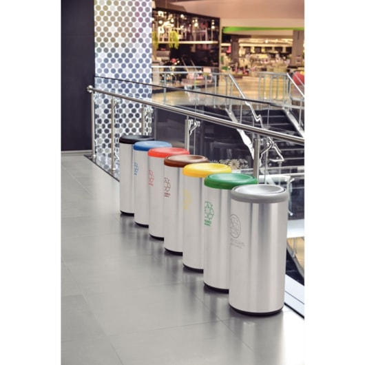 Lixeira Inox Piemonte com Acabamento Scotch Brite e Tampa Basculante Vermelha em Polipropileno 40 L Tramontina - Imagem principal - efd20119-cb0c-44c2-ae24-9e3b26e5b603