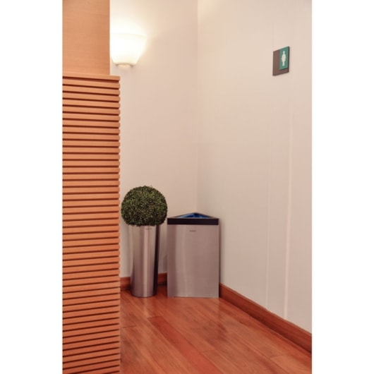 Lixeira Terni em Aço Inox com Acabamento Scotch Brite 50 L Tramontina - Imagem principal - 983bf197-3284-4d9c-8c99-ce9ee180d3c9