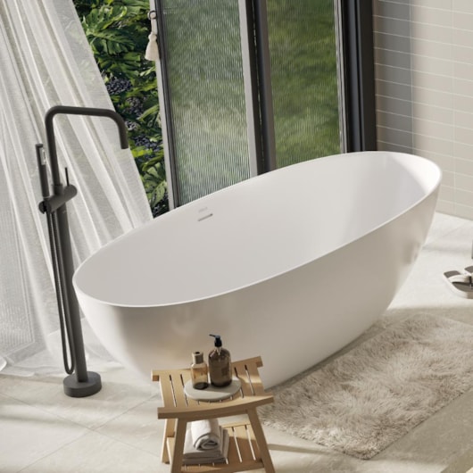 Loes Banheira de Piso Oval Velluto Branco Fosco 170cm - Imagem principal - 785815fc-cd47-46f9-9c3a-bf03931b7e7a