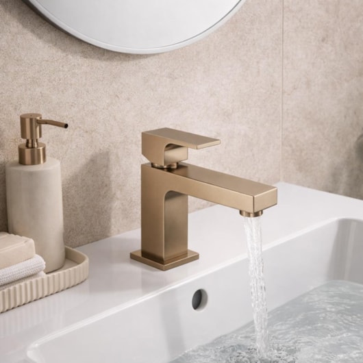Loes Misturador Monocomando De Mesa Para Lavatório Bica Baixa Unic Corten Deca - Imagem principal - 808d0093-b238-4219-83e5-fe87c39ccff2