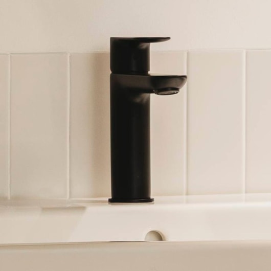 Monocomando Para Lavatório Mesa Bica Baixa Cala Matte Black Roca - Imagem principal - aef6c8c4-fd12-46bb-ab86-ead270ea3351