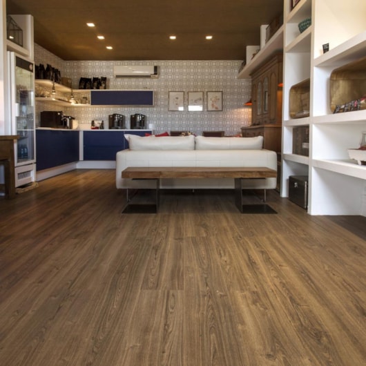 Piso Laminado Eucafloor Acqua Resist New Evidence Classic Oak(R)(18)(22) 29,2X135,7cm - Imagem principal - e20a1afe-3d9f-493e-b72b-8dd36218979c
