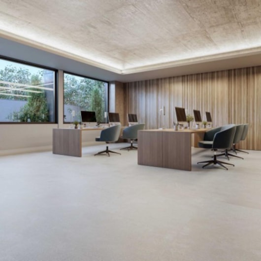 Piso Vinílico Biancogres Citta Office Cemento Chiaro 2,5mm Capa 0,30 94x94cm - Imagem principal - 10810e0d-22f5-485c-9e79-a6f08a10e93c