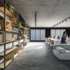 Piso Vinílico Biancogres Cittá Pro Nero Clássico 3mm Capa 0,55 94x94cm