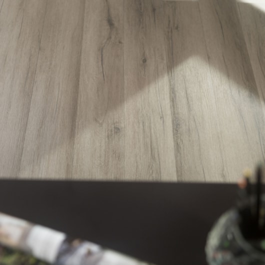 Piso Vinílico Eliane Floor Now Taupe Living Click 18x122cm - Imagem principal - e900640d-529d-44c5-83c8-c1cc2738fbd0