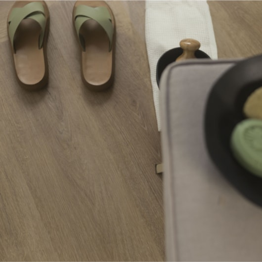 Piso Vinílico Eliane Floor Soul Noz Sense LVT 18,7x122,7cm - Imagem principal - 4b576d8a-fd52-4c5c-bfcc-09e55dc24902