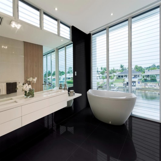 Porcelanato Delta Nero Polido 84x84cm Retificado - Imagem principal - 2c4b3498-2b81-4841-b432-5df50661719e
