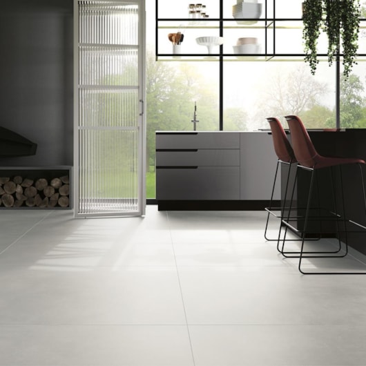 Porcelanato Villagres  Metropolitana House Silver Externo 92x92 Retificado - Imagem principal - 26b4384a-00c4-4883-b9ad-9869d0030a4a