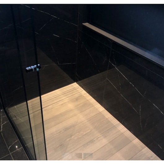 Ralo Oculto Linear Inox Com Saída Central Mozaik 60cm - Imagem principal - 2434acb5-e545-49ff-8682-8322a3f98007
