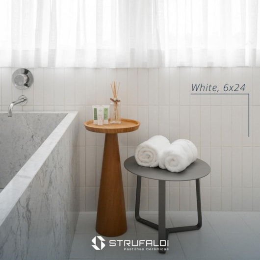 Revestimento Strufaldi White Brilhante 6x24cm Bold - Imagem principal - 50ed1188-6f0f-4e6b-a3c5-59156d1a9084