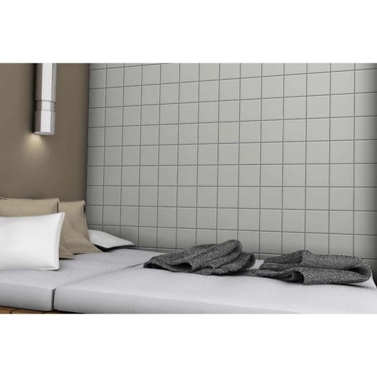 Revestimento Telado Para Fachada E Piscina Ceral Cinza Claro Brilhante 10x10cm - Imagem principal - 37a303ee-9d27-49a7-9605-588c3c72014d