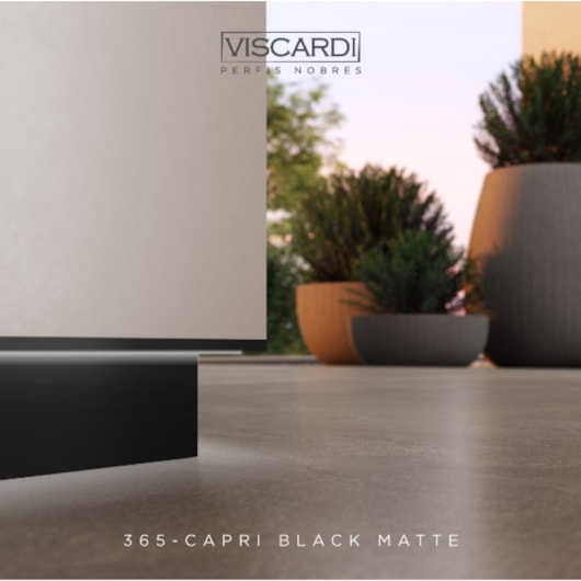 Rodapé Invertido Viscardi Black Matte 3 m - Imagem principal - c85d5e39-75c3-4da8-90a3-057fd7d431fa