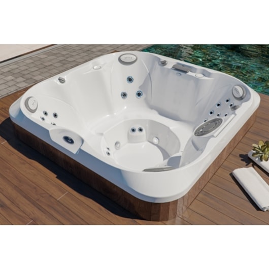 Spa Com Aquecedor J220 60hz Jacuzzi - Imagem principal - 4c7a8f43-355f-4f0c-9f70-3b550554ab08