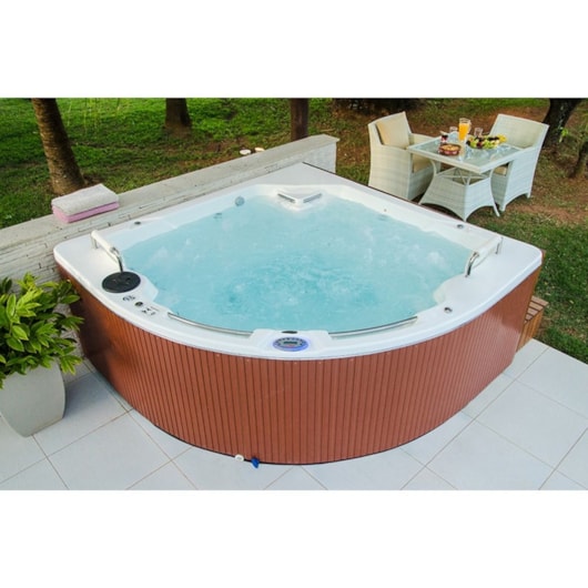 Spa De Acrílico 5 Pessoas Granada Luxo 220x220cm Astra - Imagem principal - 42841924-eda9-4f45-afd4-d5d331fa84d8