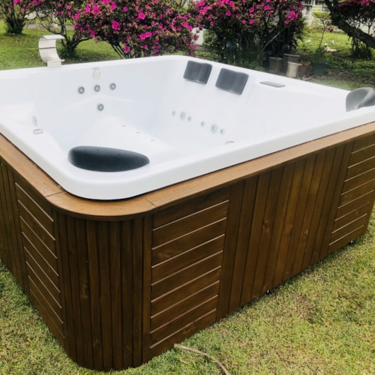 Spa Montserrat Premium Ouro Fino - Imagem principal - ad9e4006-fbe5-4685-b6d4-5a877a934dc0